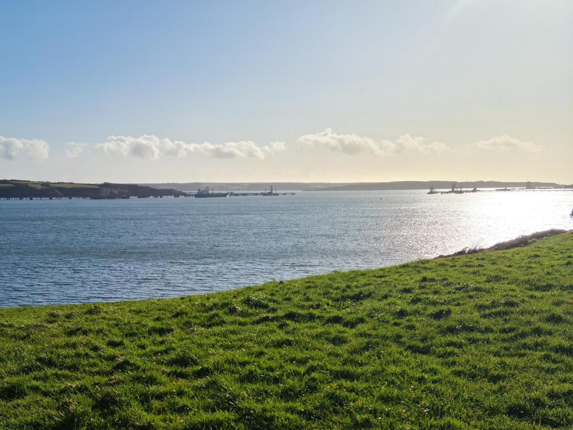 Sea View Luxury 5 Star Cottage Near Milford Marina Holiday home
