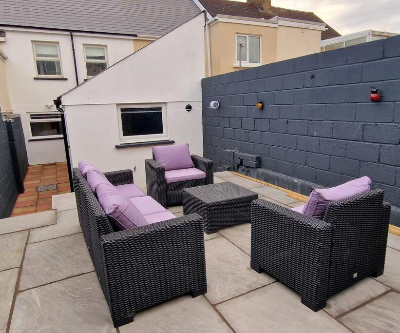 Sea View Luxury 5 Star Cottage Near Milford Marina Holiday home