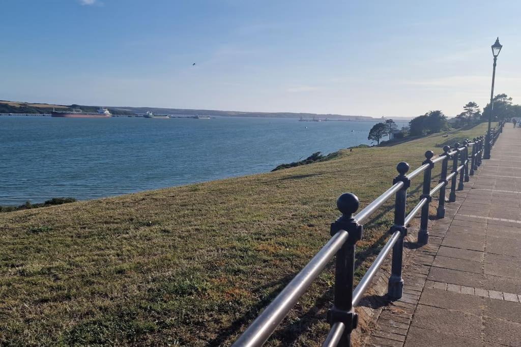 Sea View Luxury 5 Star Cottage Near Milford Marina Holiday home