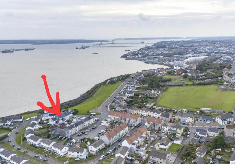 Sea View Luxury 5 Star Cottage Near Milford Marina Holiday home *